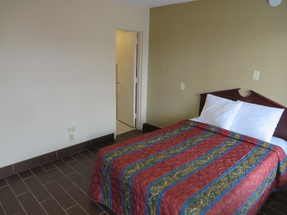 Budgetel Inn & Suites 14/32