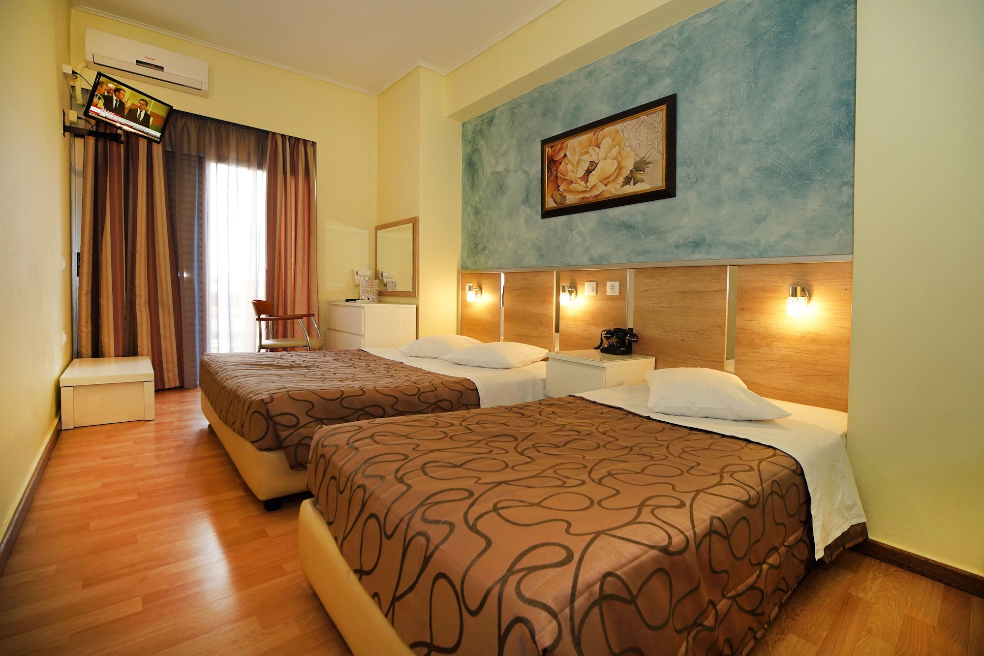ROOM, TRIPLE, 1 DOUBLE AND 1 SINGLE BED