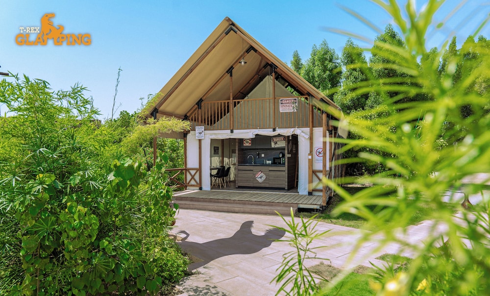 T-Rex Glamping Dubai Parks and Resorts 33/48