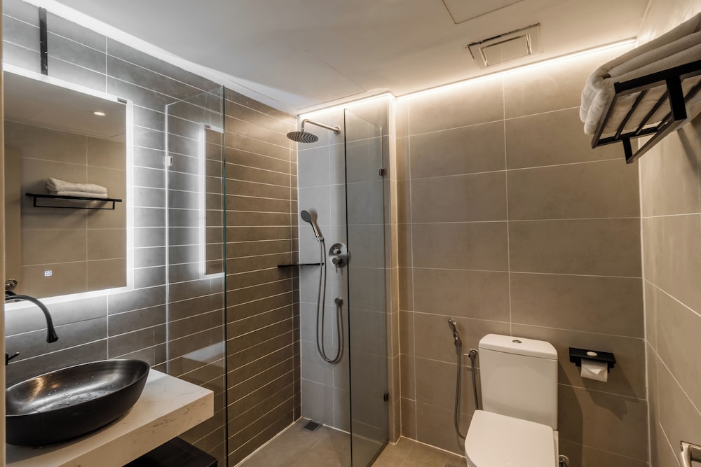 Regatta Suites Kozi Square Kuching 50/50