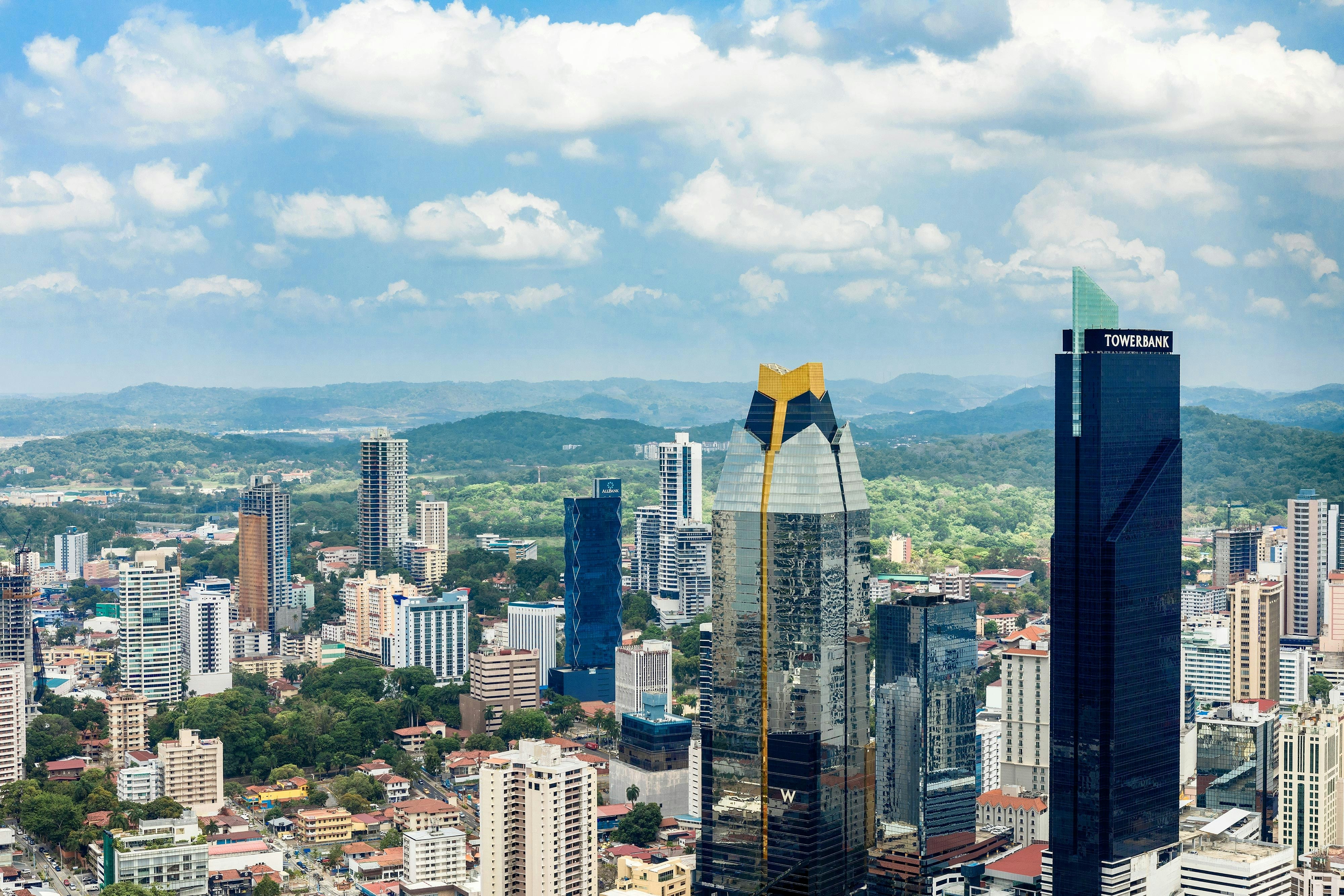 W Panama 57/57