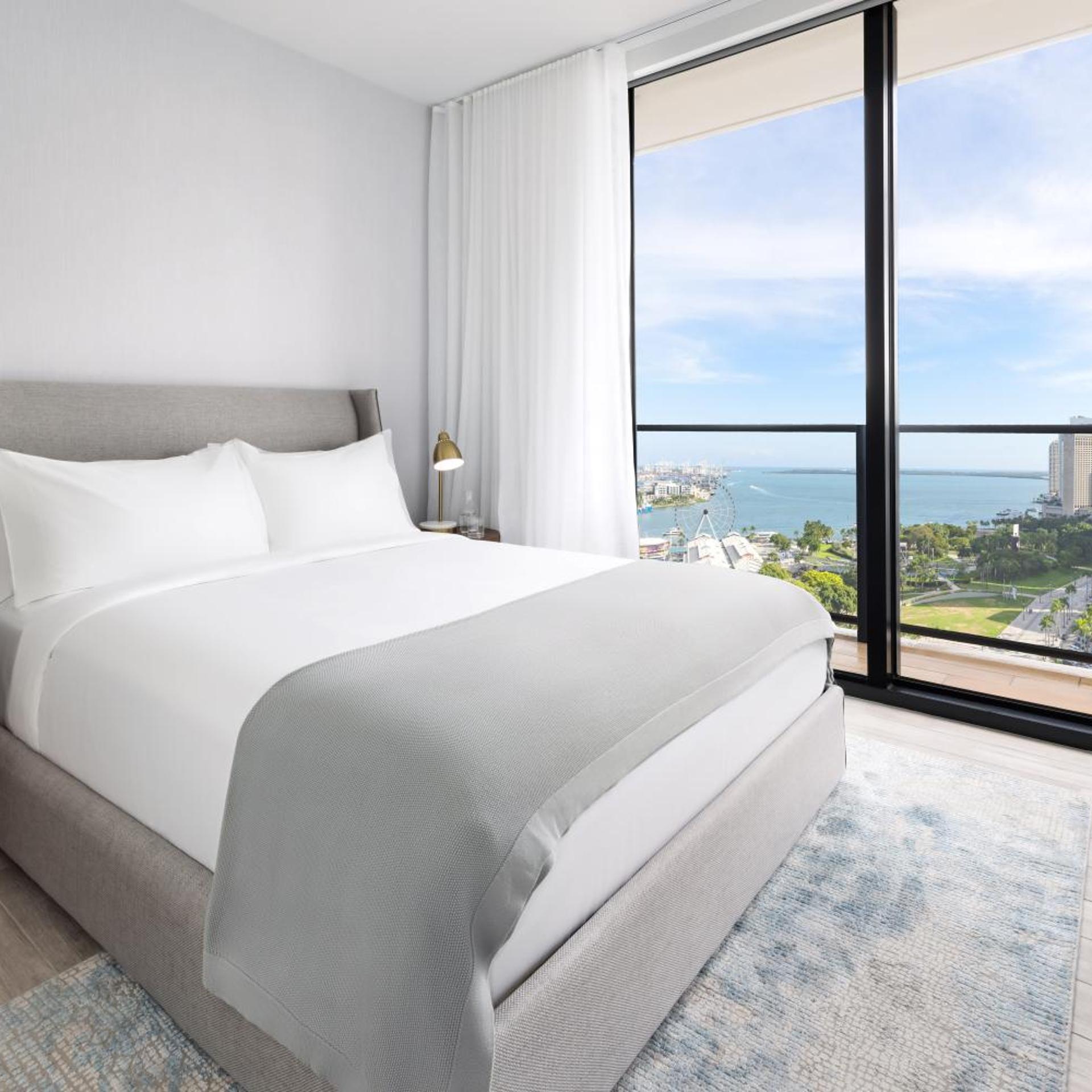 3 Bedrooms, Suite, King Bed, King and Queen Bed, Bay View