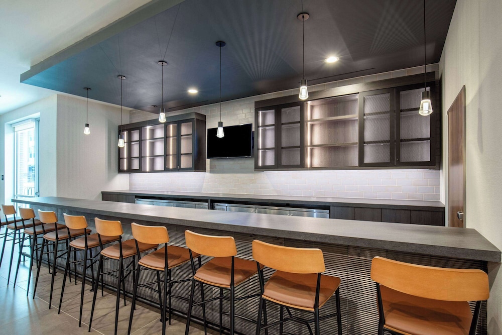 La Quinta Inn & Suites by Wyndham Chattanooga Downtown/South 44/61