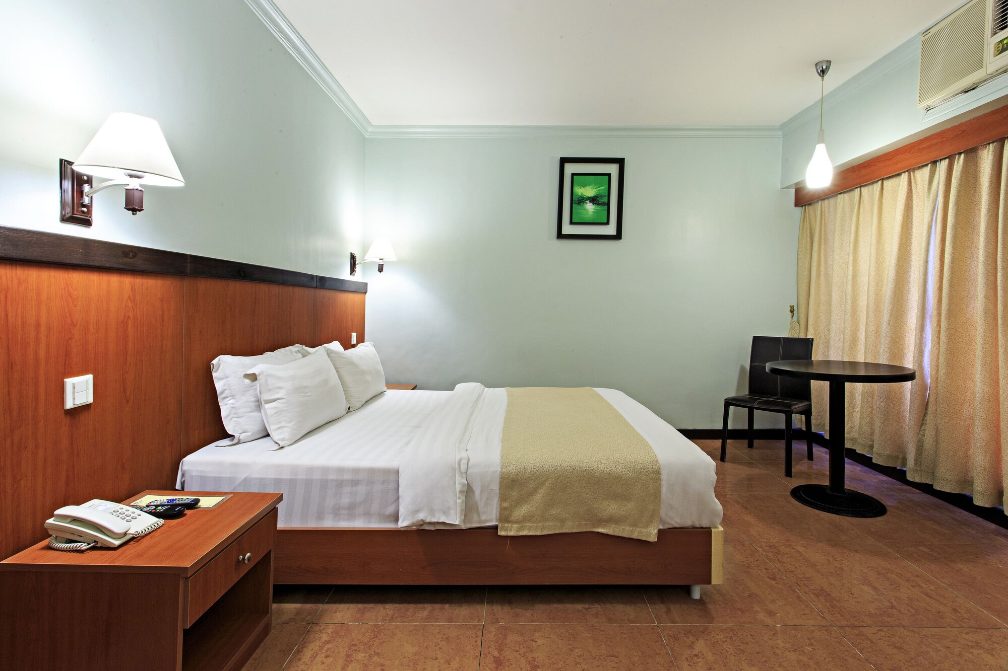 DELUXE, TWIN BEDS
