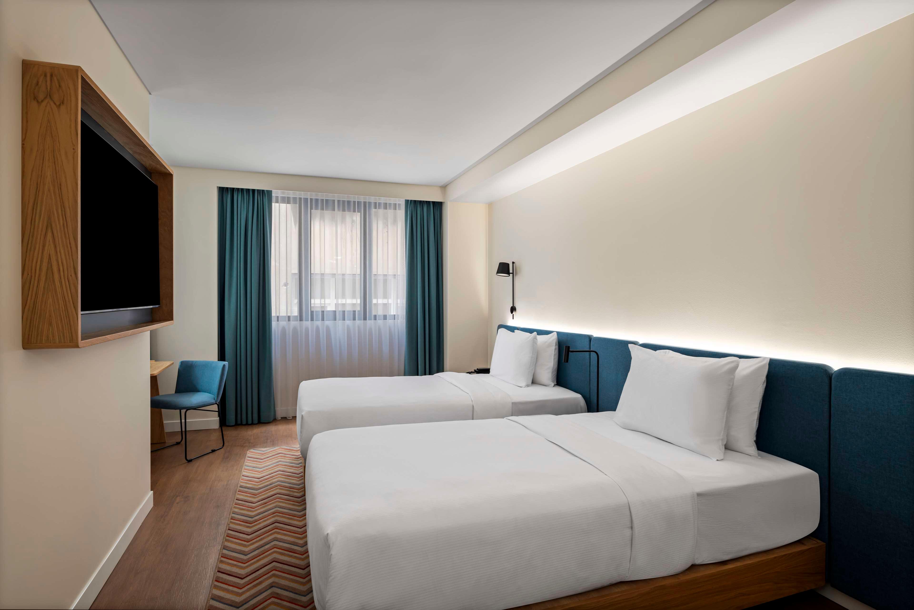 ROOM, TWIN BEDS, SOFA, SMOKING