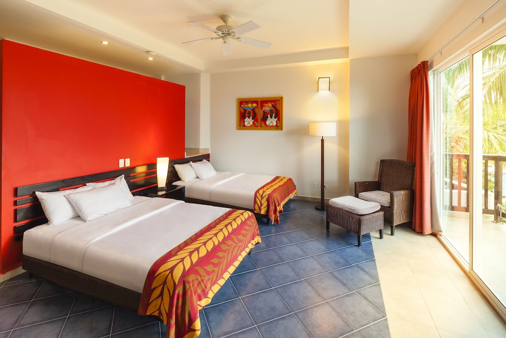 Plus, King Bed, Ocean Front، Decameron Baru – All Inclusive 3/6