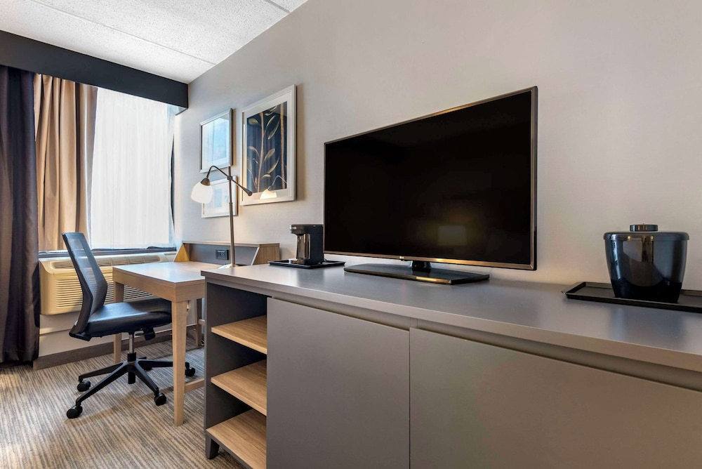 Comfort Inn & Suites Liverpool - Syracuse North 35/41