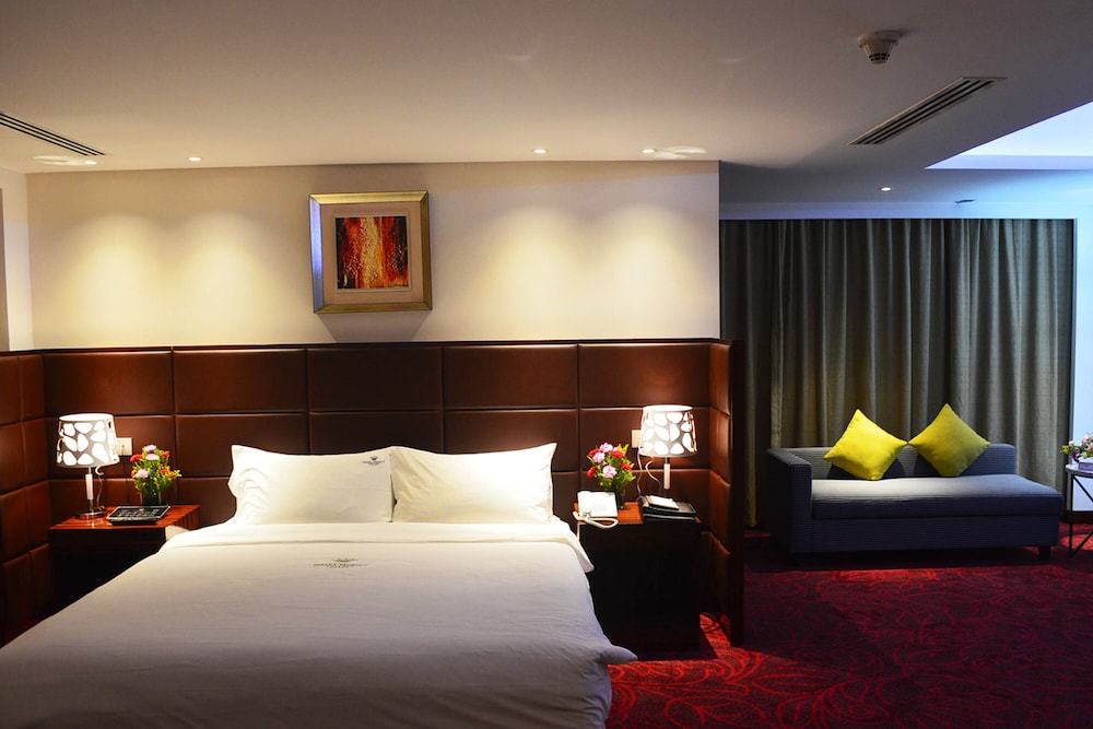 Dhaka Regency Hotel and Resort 10/64