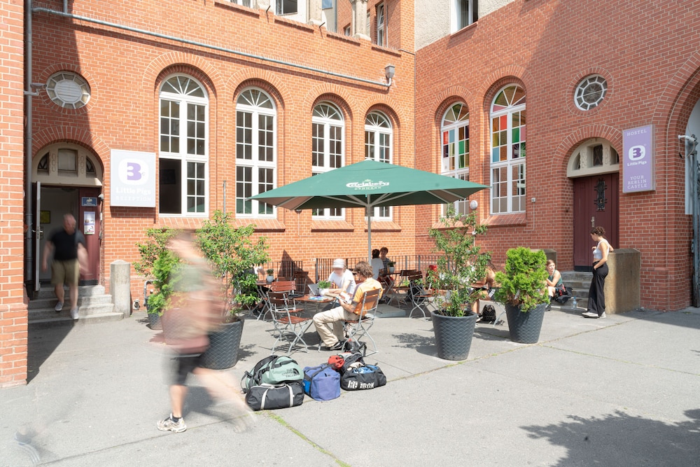Three Little Pigs Hostel 35/44