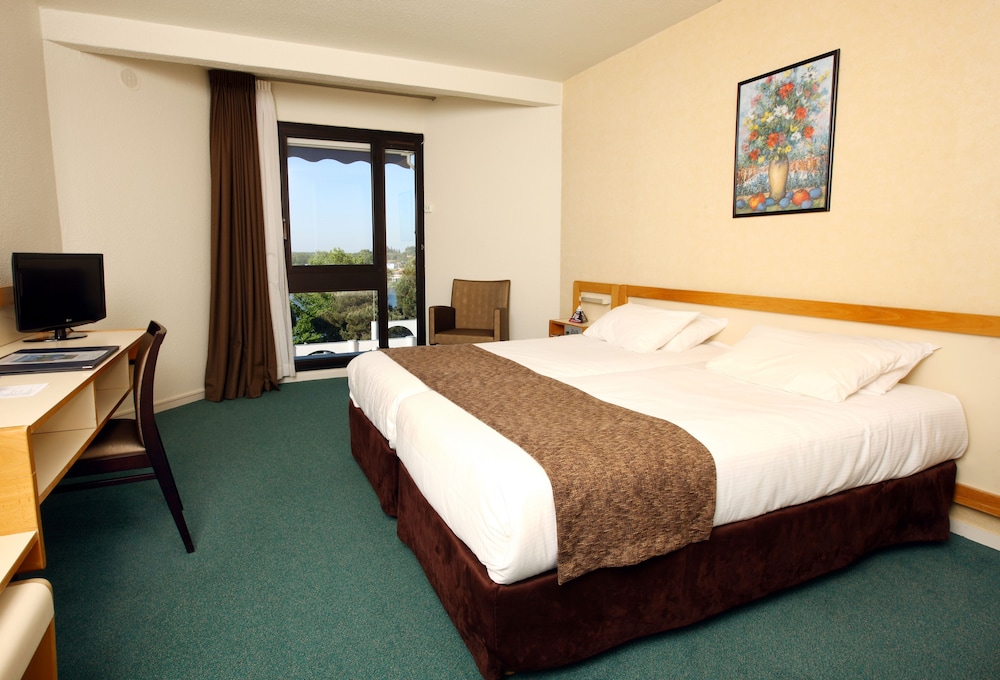Brit Hotel Du Lac 10/43