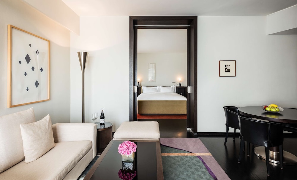 GRAND HYATT BERLIN 16/80