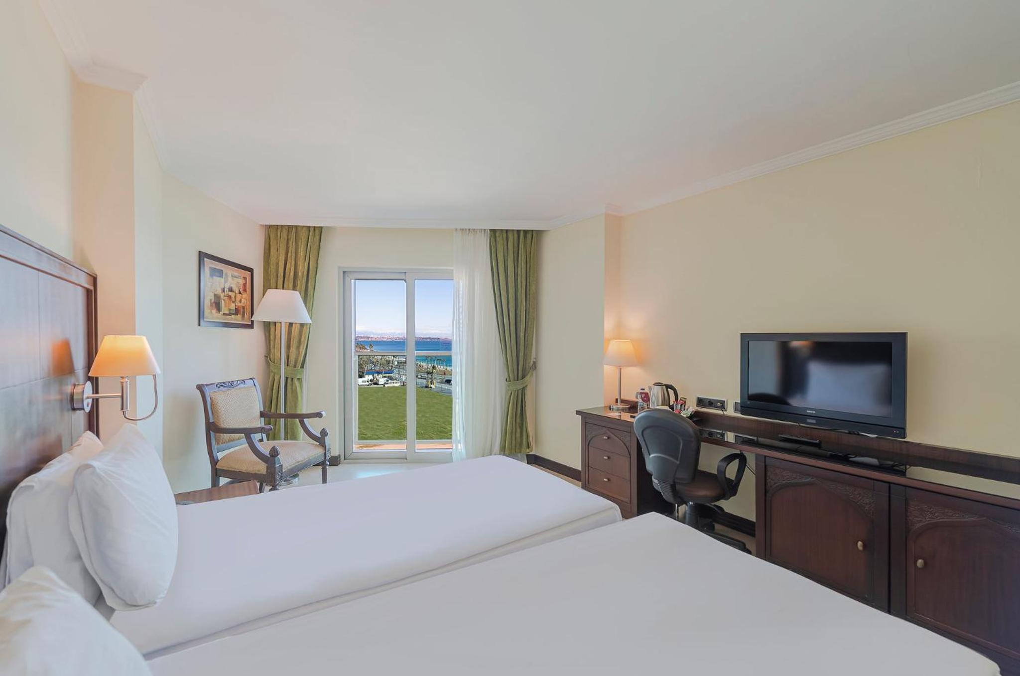 Room, Twin Beds, Lateral Side Sea View
