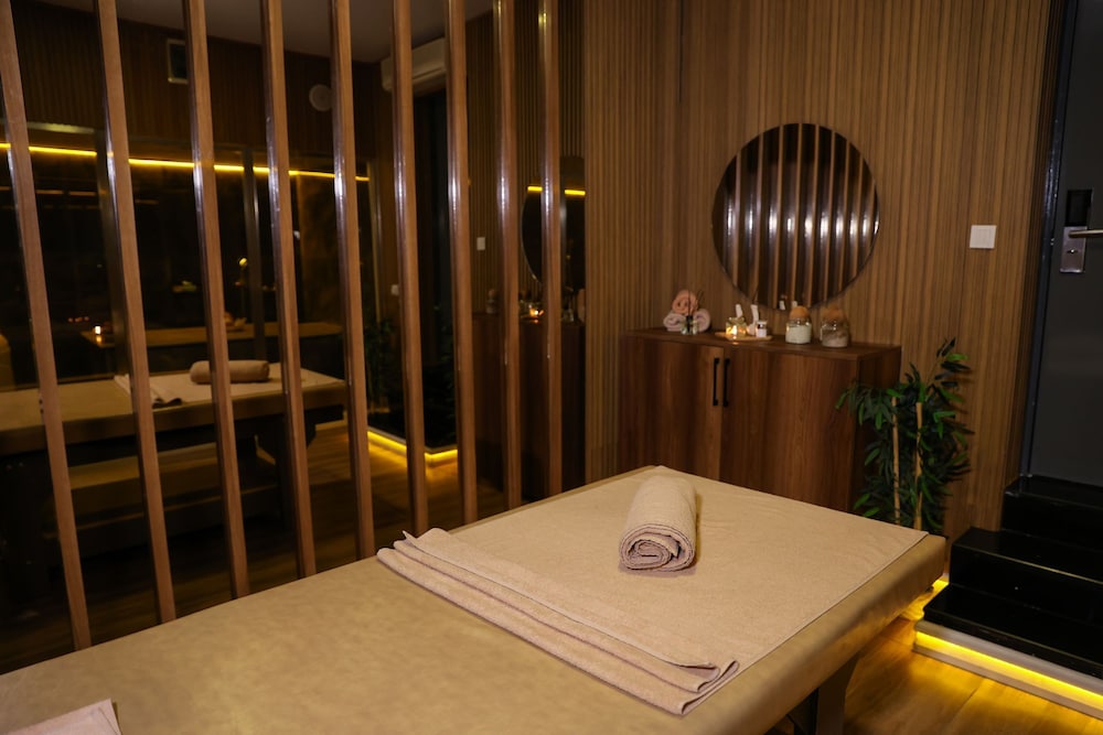 The Hera Platinum Hotel 42/50
