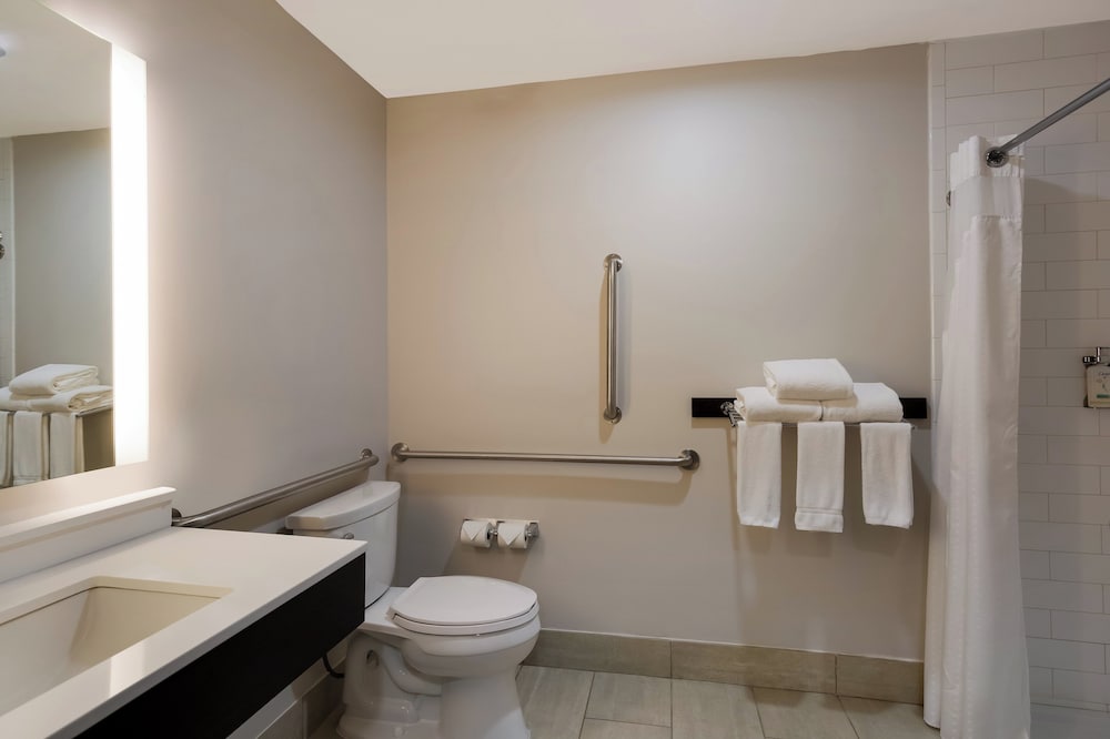 جناح بسرير كينج لذوي الإعاقة، Holiday Inn Express Hotel & Suites Newton Sparta 5/7