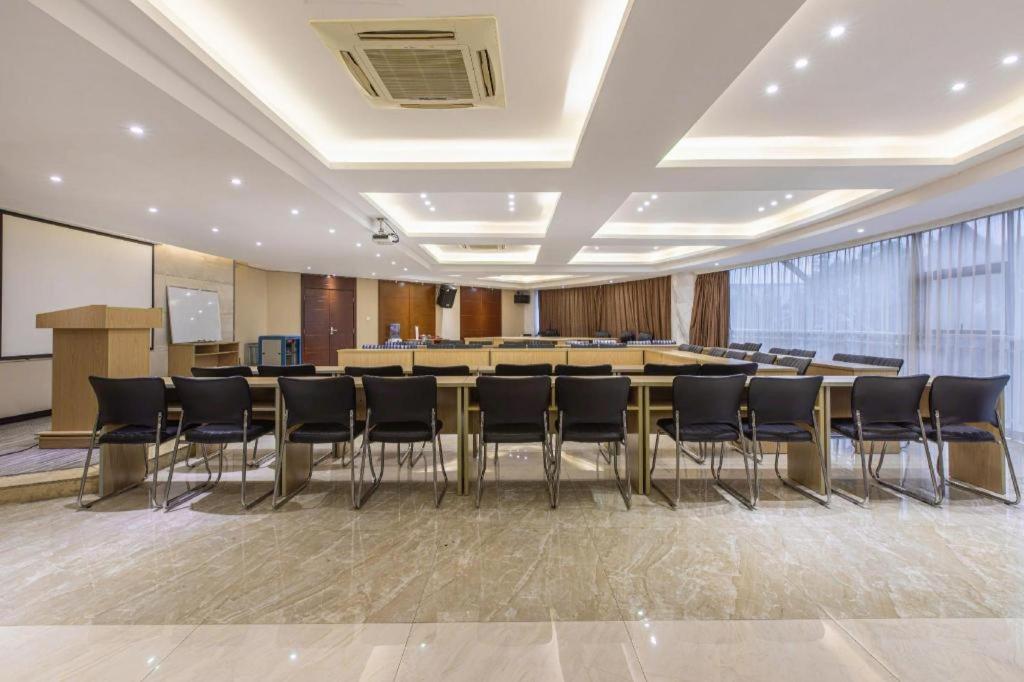City Comfort Inn Wuhan Fengshu Er Road Baijin Mansion 44/49