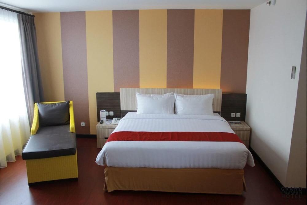 Hotel Grand Imawan 10/25