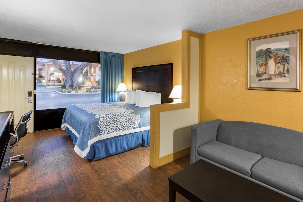 Days Inn & Suites By Wyndham Port Richey 24/45