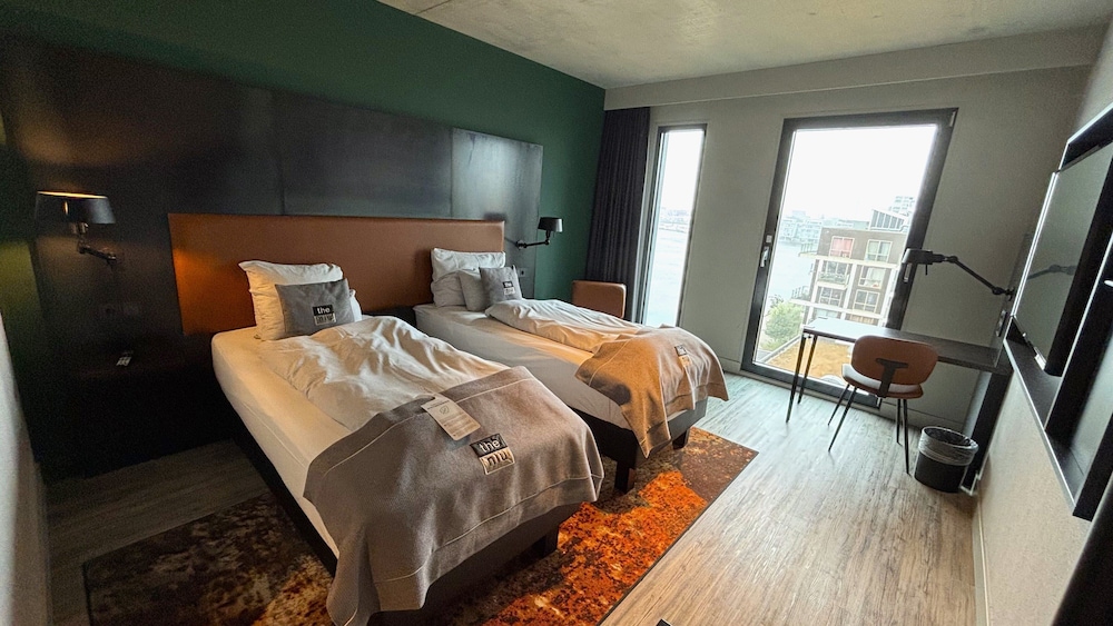 PREMIUM, TWIN BEDS