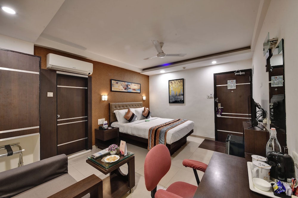 Click Hotel Yuvraj 25/46