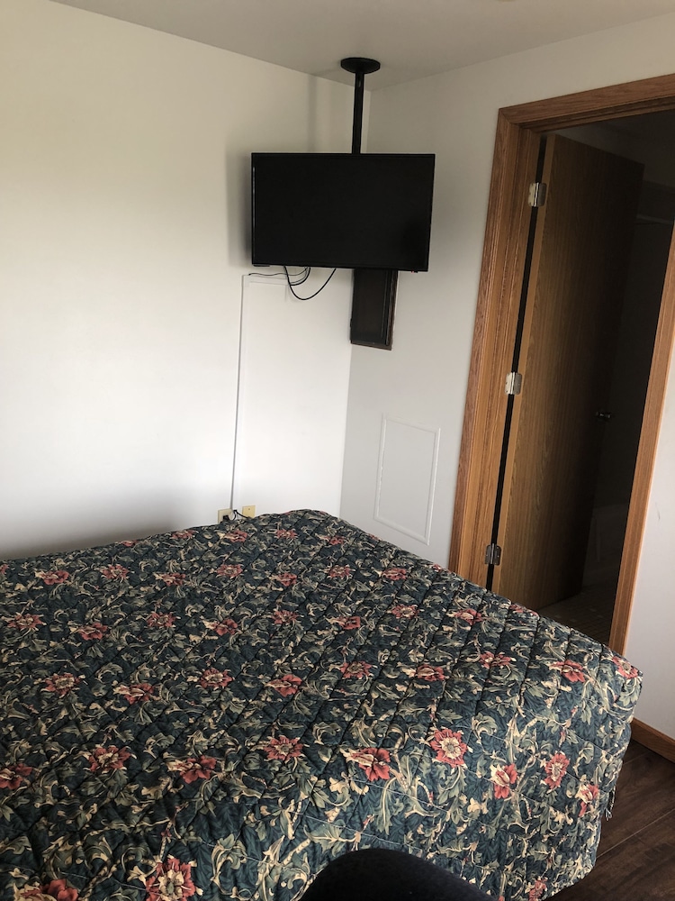 Neva Jean Motel 53/65