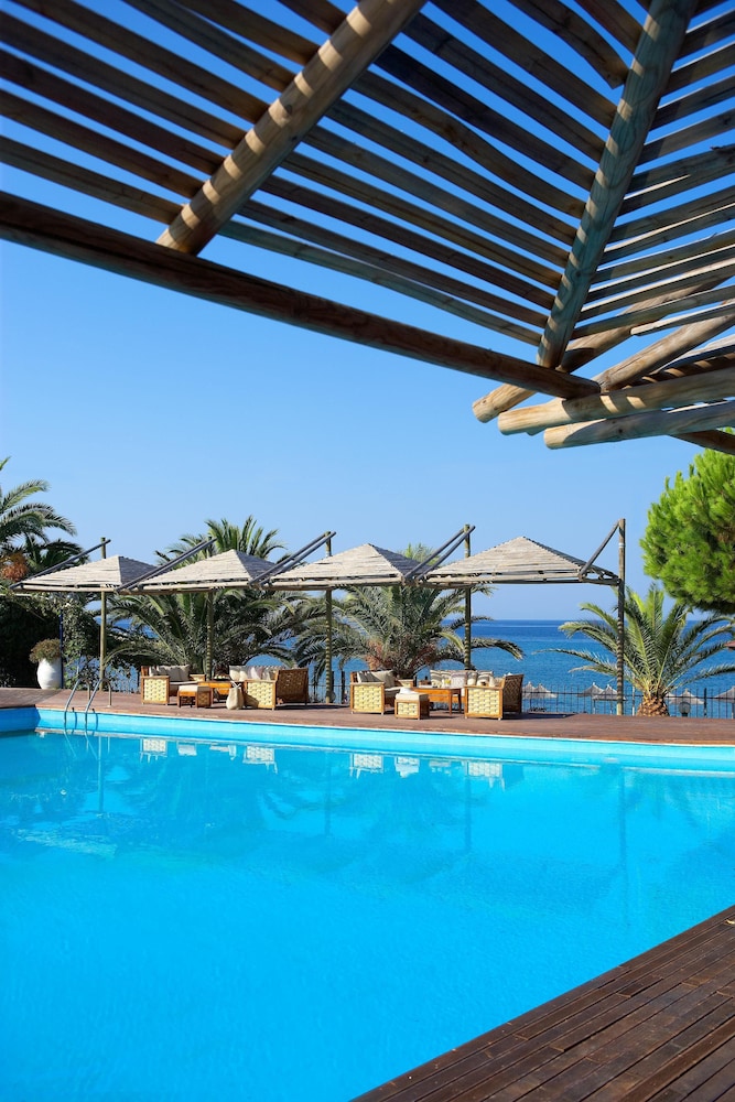 Kamari Beach Hotel 35/65