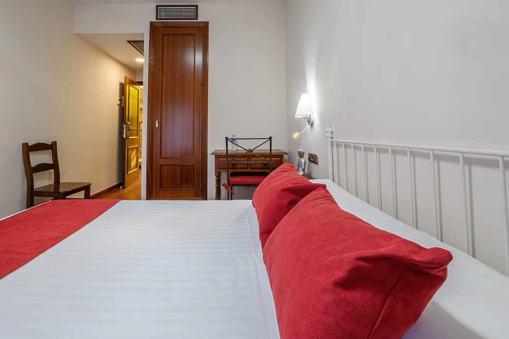 Hotel H28 Camas 10/24