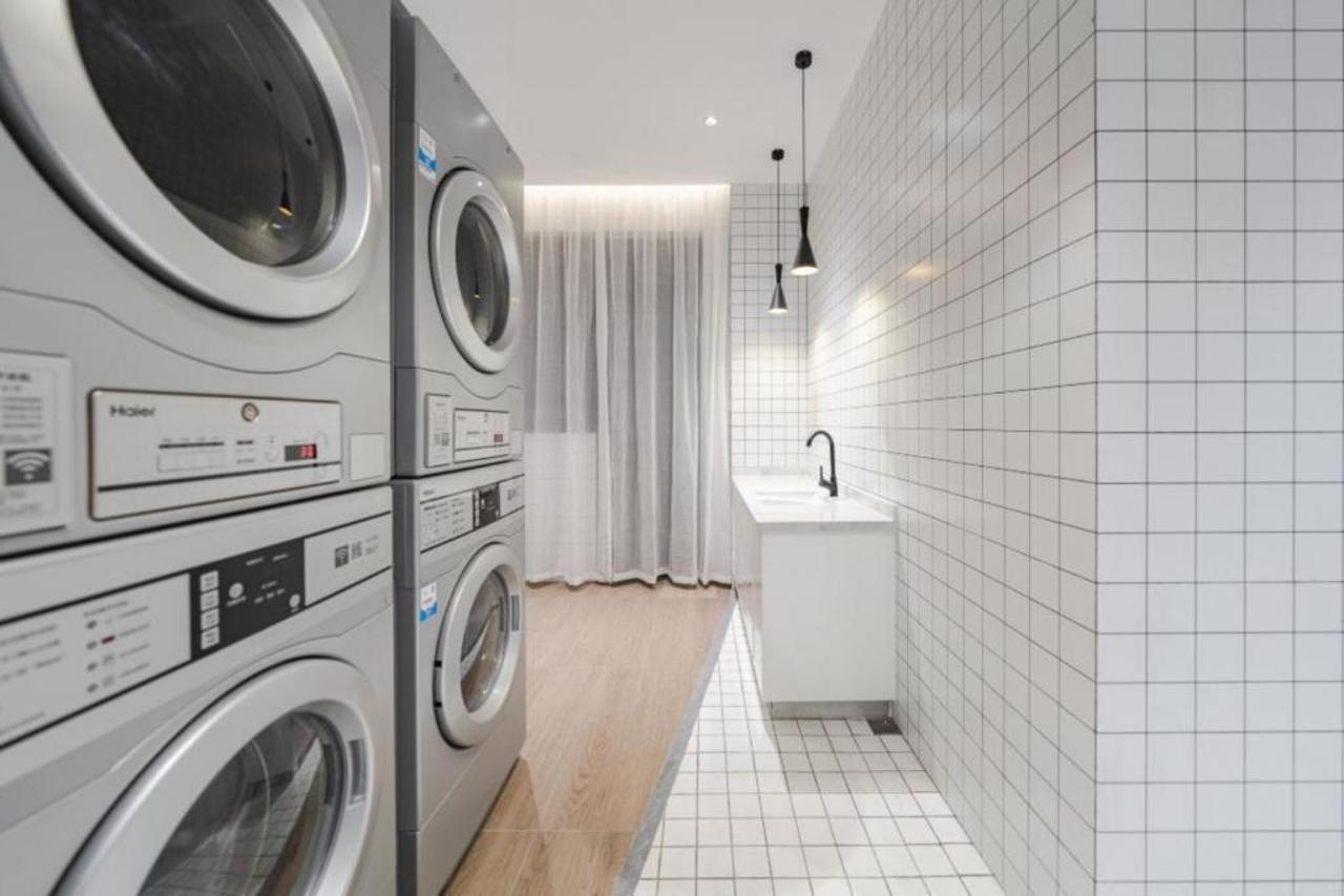 Shanghai Lingang New Town Atour Hotel 22/24
