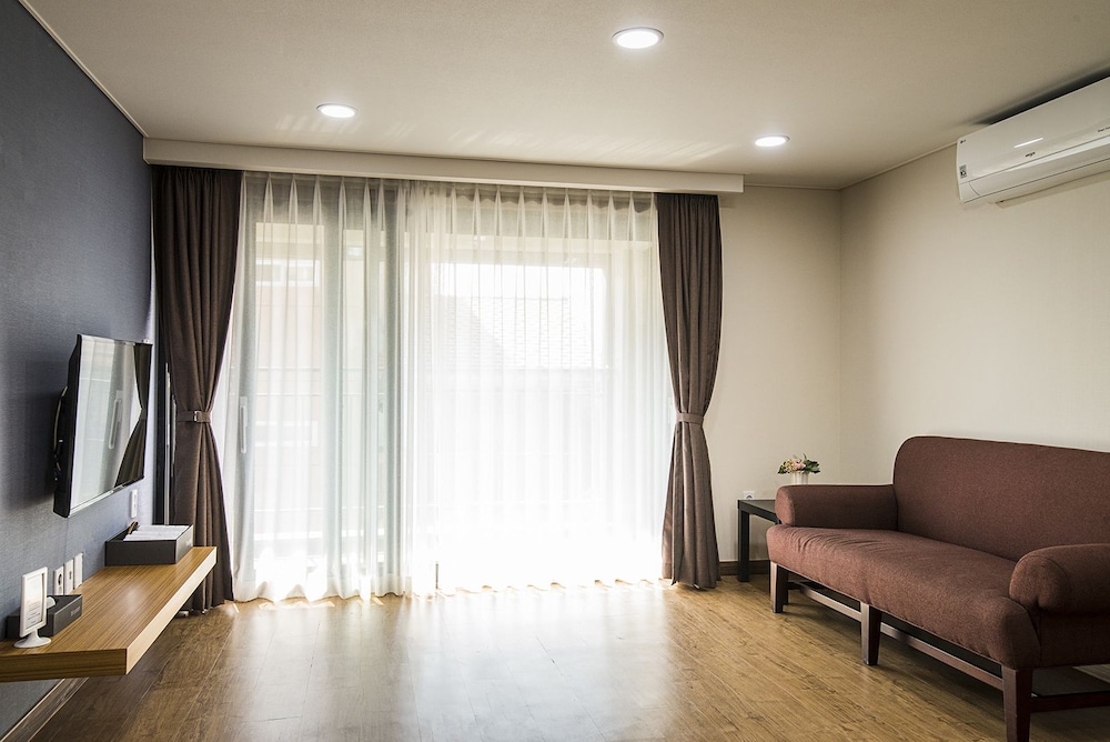 W Ocean Pension 24/31