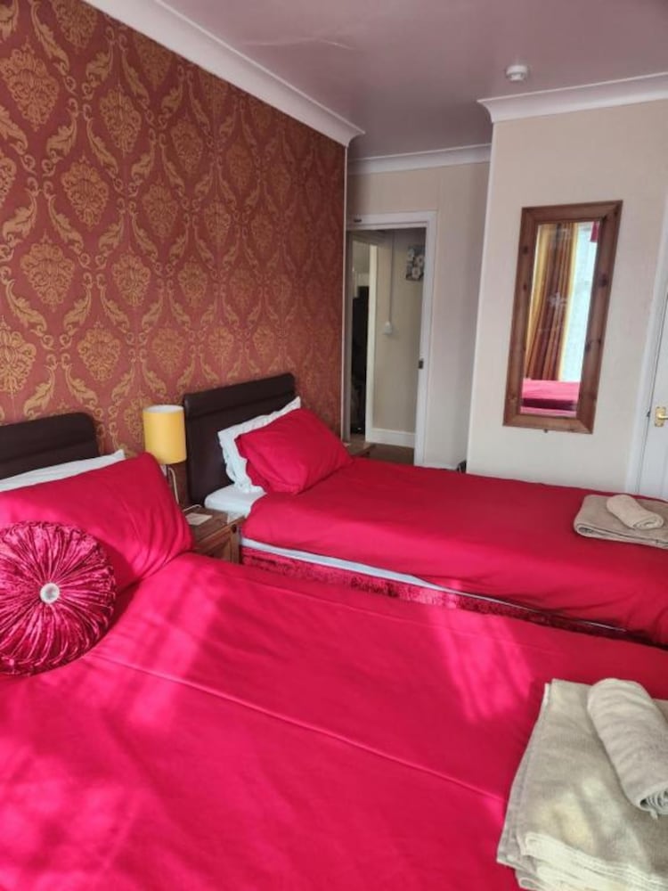 OYO Twins Palms Guest House 12/59