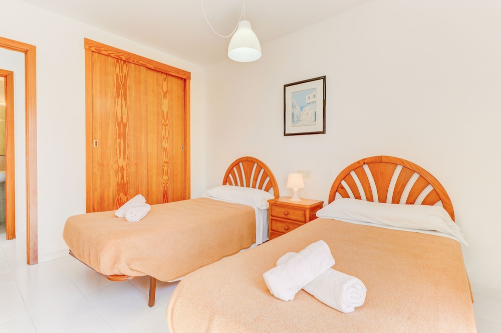 Llevant Apartamentos 9/37