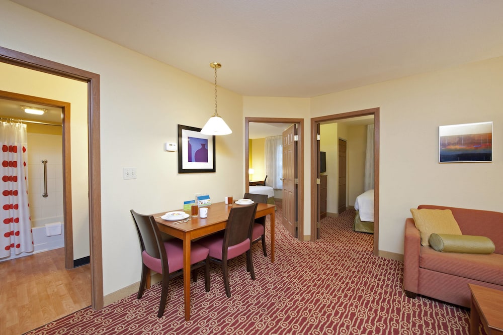 MainStay Suites Bloomington near University 19/42