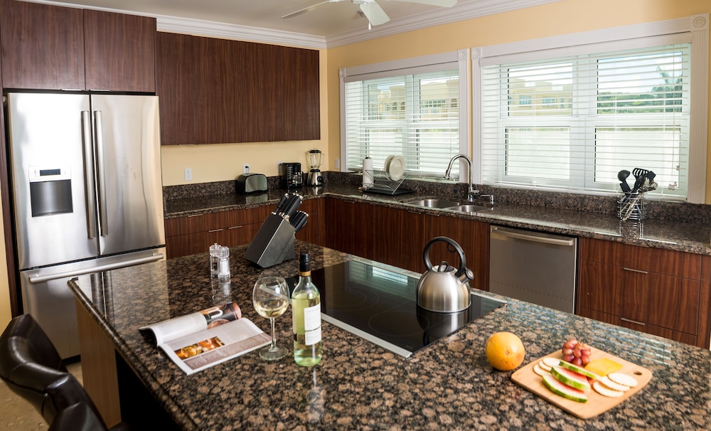 The Hamilton Beach Villas & Spa 50/50