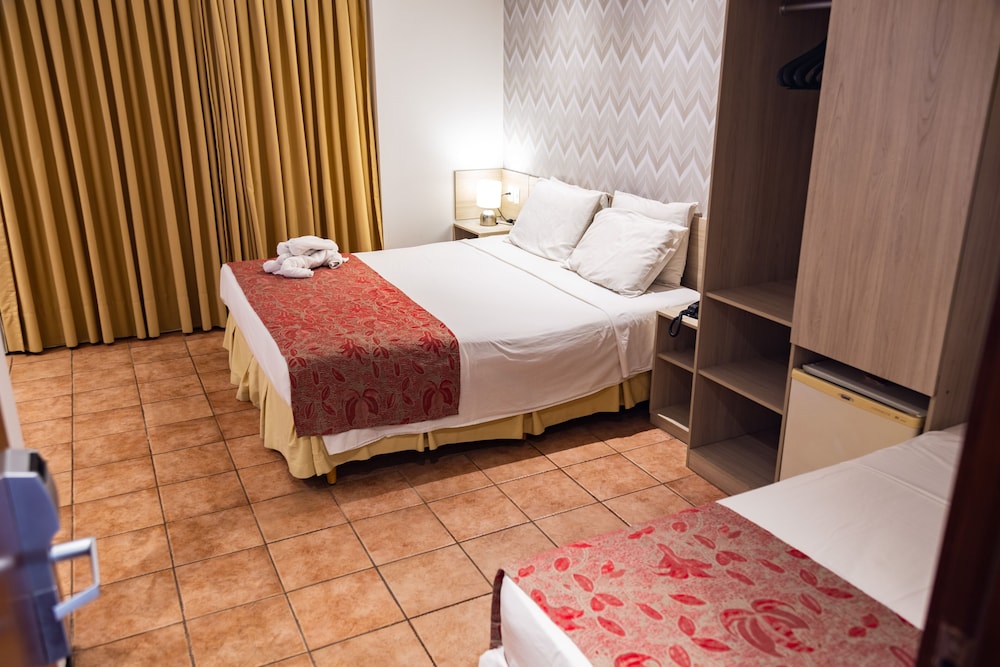 Plaza Praia Suites 31/75