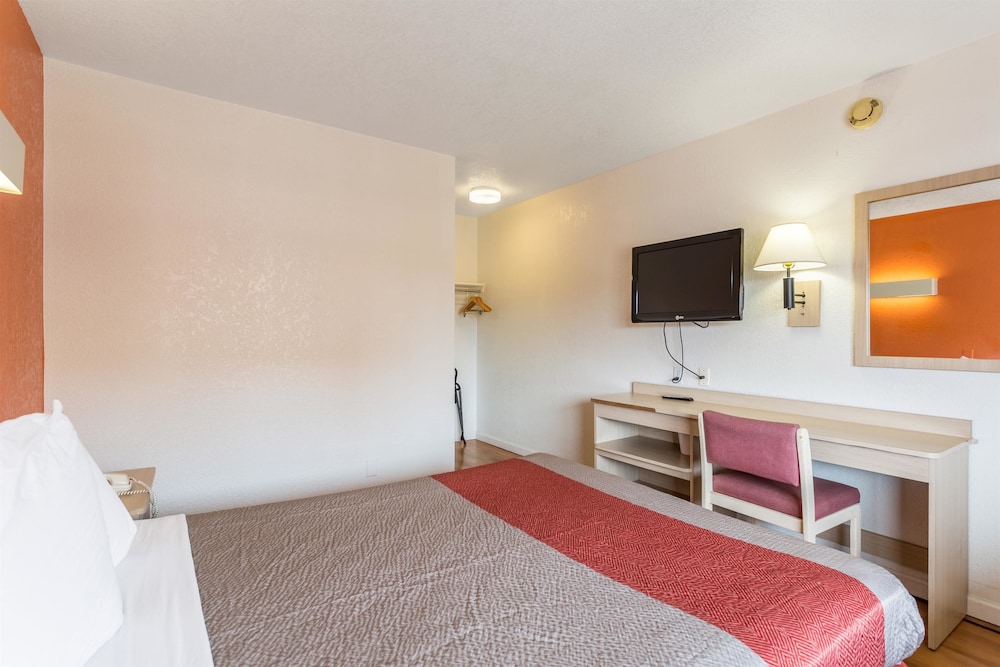 Motel6 Albuquerque, NM - Northeast 14/34