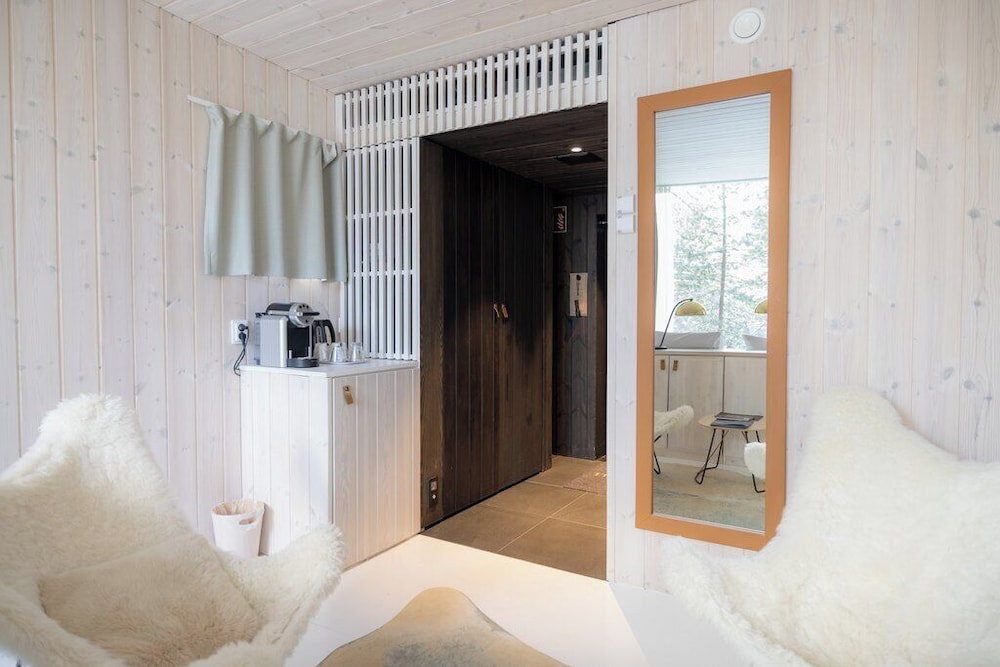 ARCTIC, TREE HOUSE, SUITE, QUEEN BED