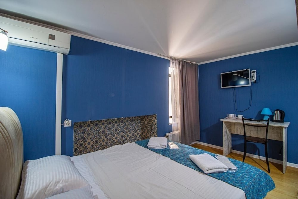 Harmony Hotel 12/46