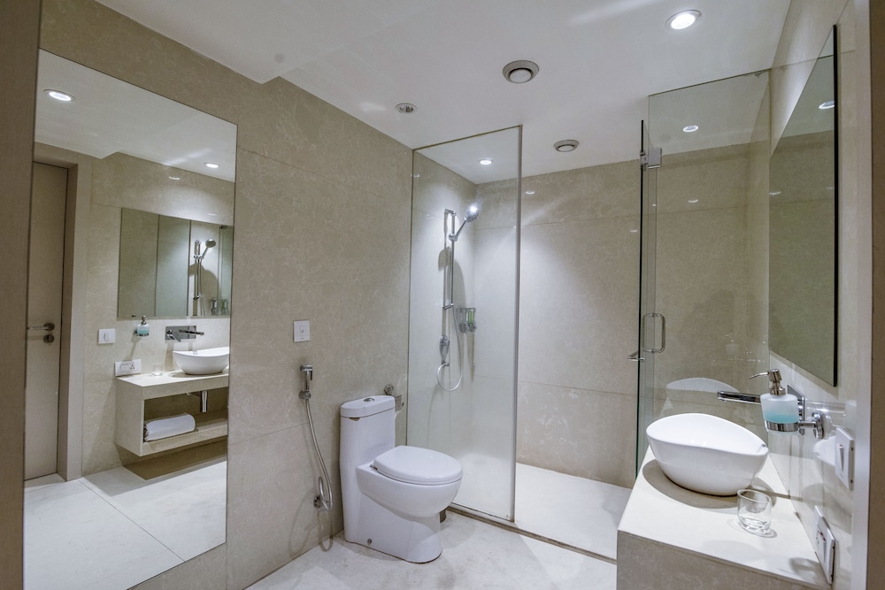 HOTEL EMERALD PARK-SHARANPUR 30/36