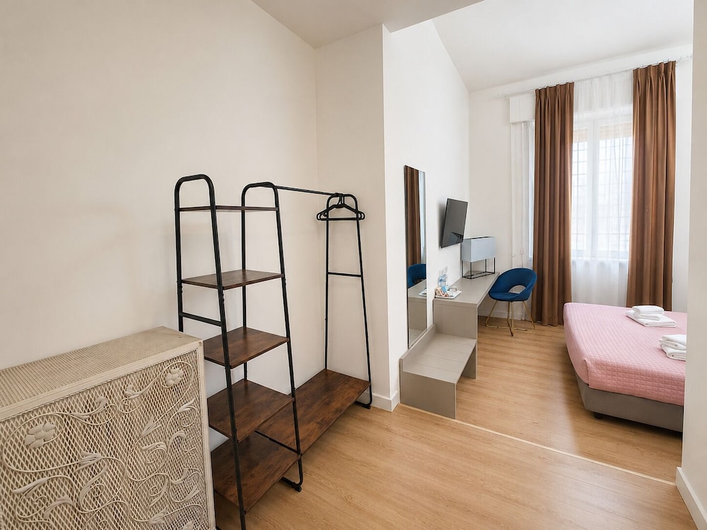 Roma In Una Stanza 46/73