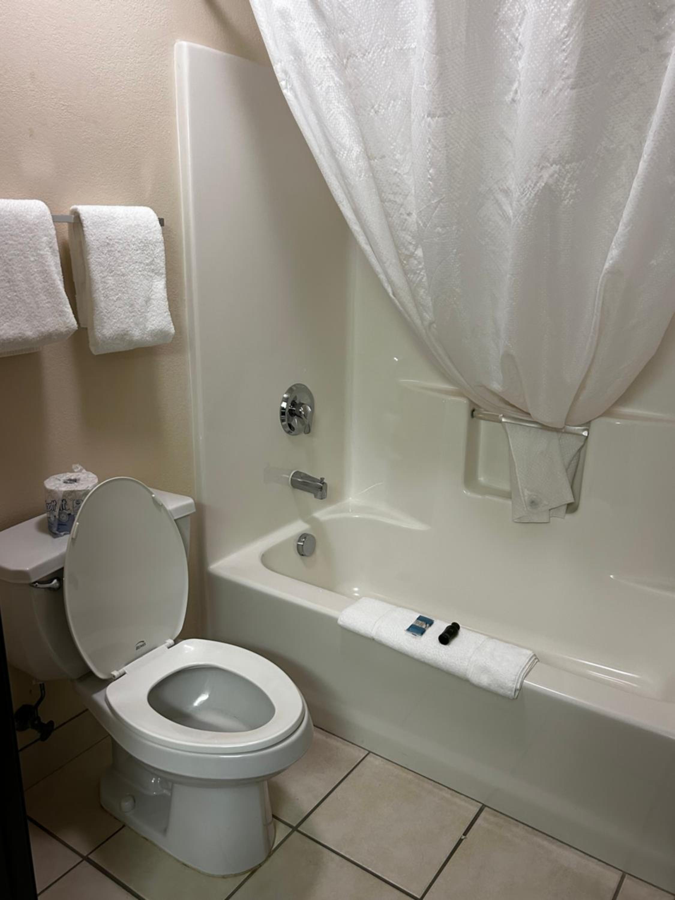 غرفة بسريرين مزدوجين، Ameristay Inn & Suites 2/2