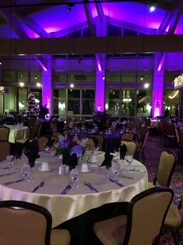Doubletree Hotel Bakersfield 40/58