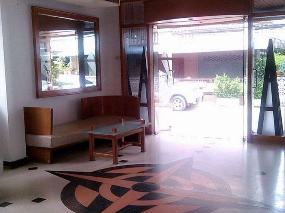 Petch Pailyn Hotel 33/37