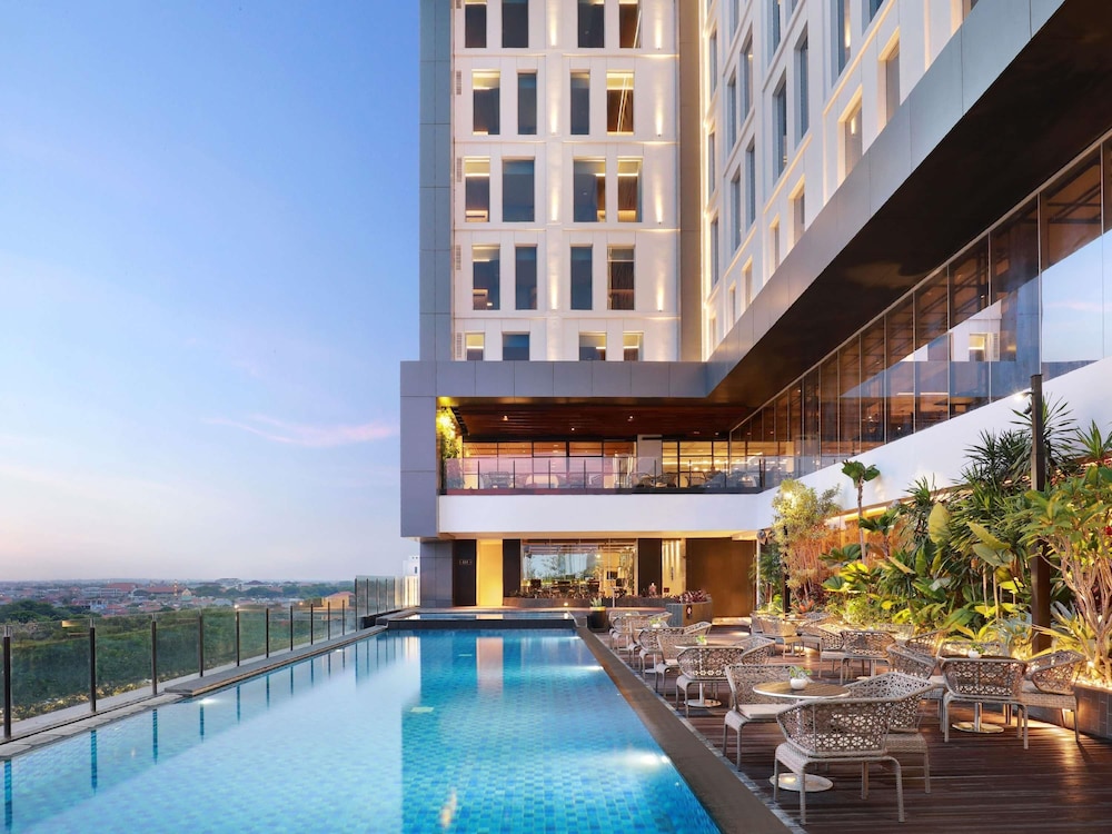 Movenpick Surabaya City 8/68