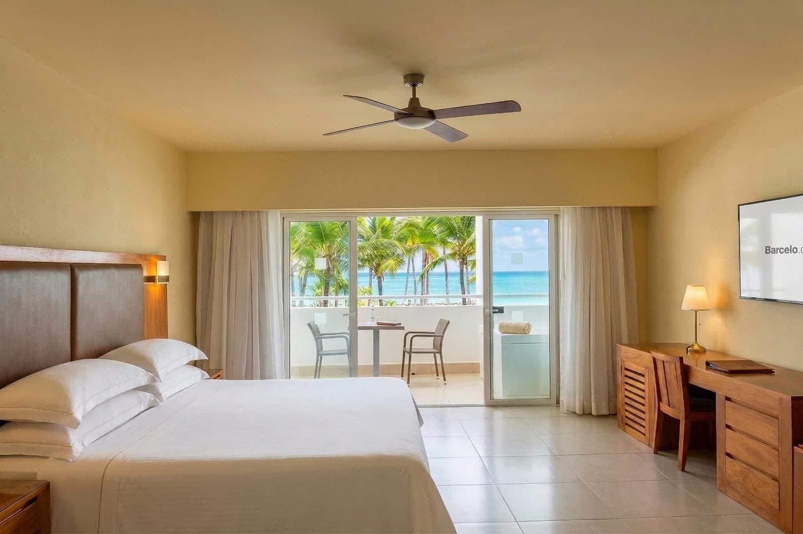 Junior Suite, Ocean Front, Royal Level