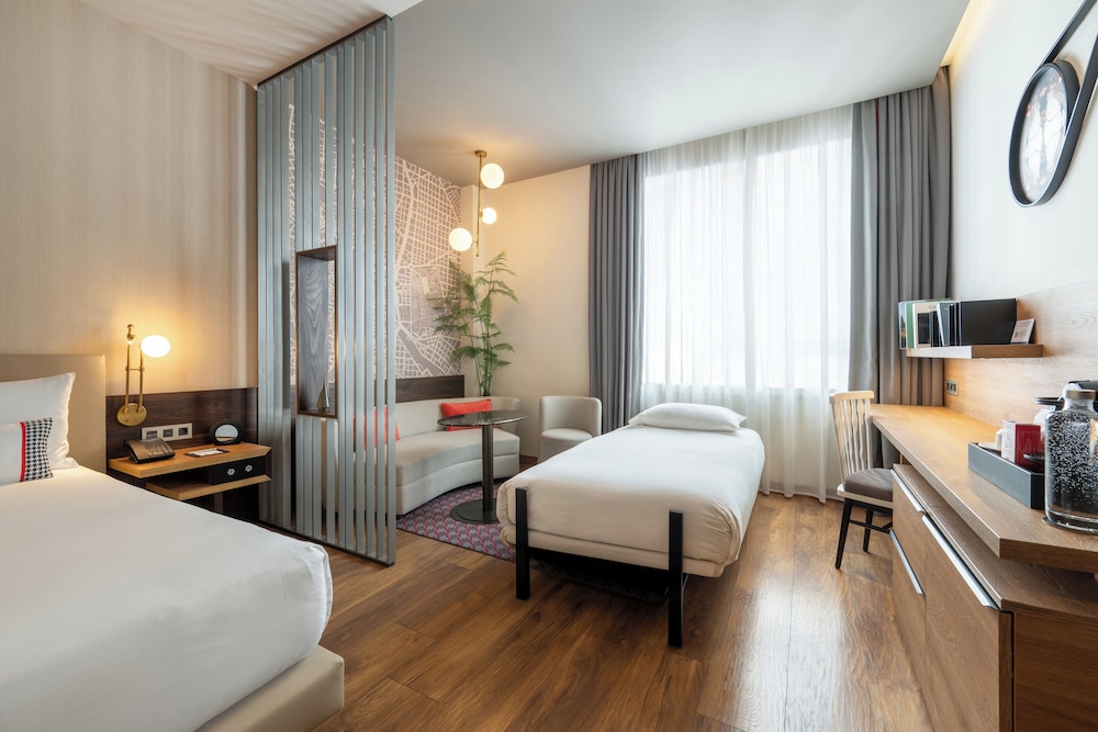 JUNIOR SUITE, KING BED