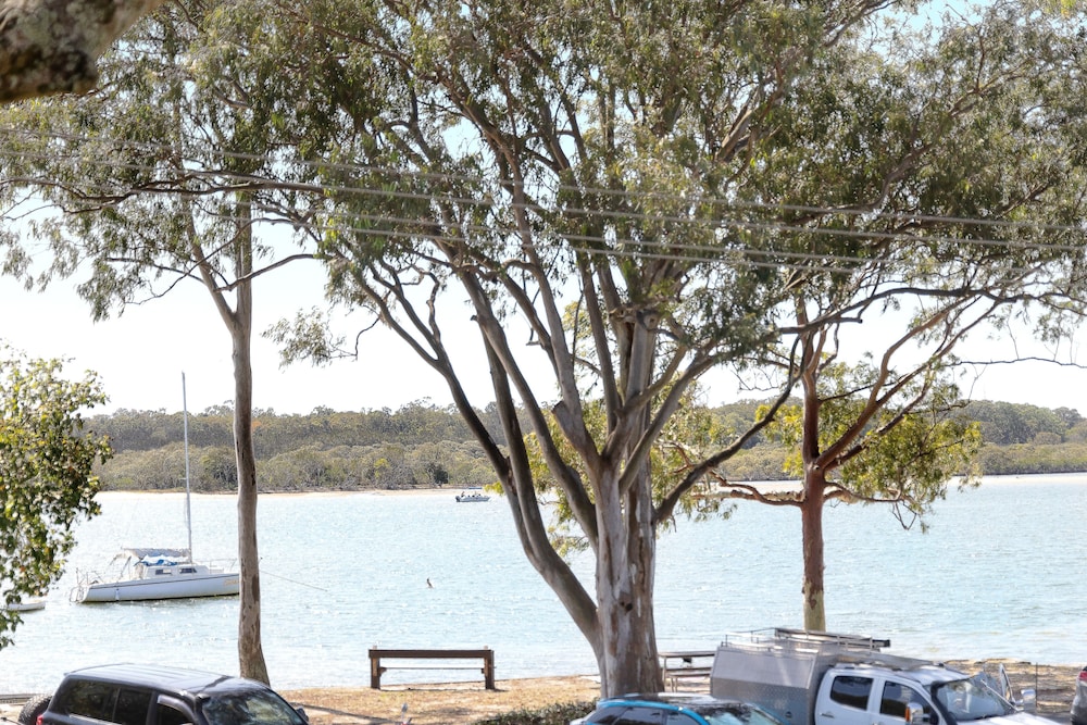 NOOSA OUTRIGGER BEACH RESORT 68/73