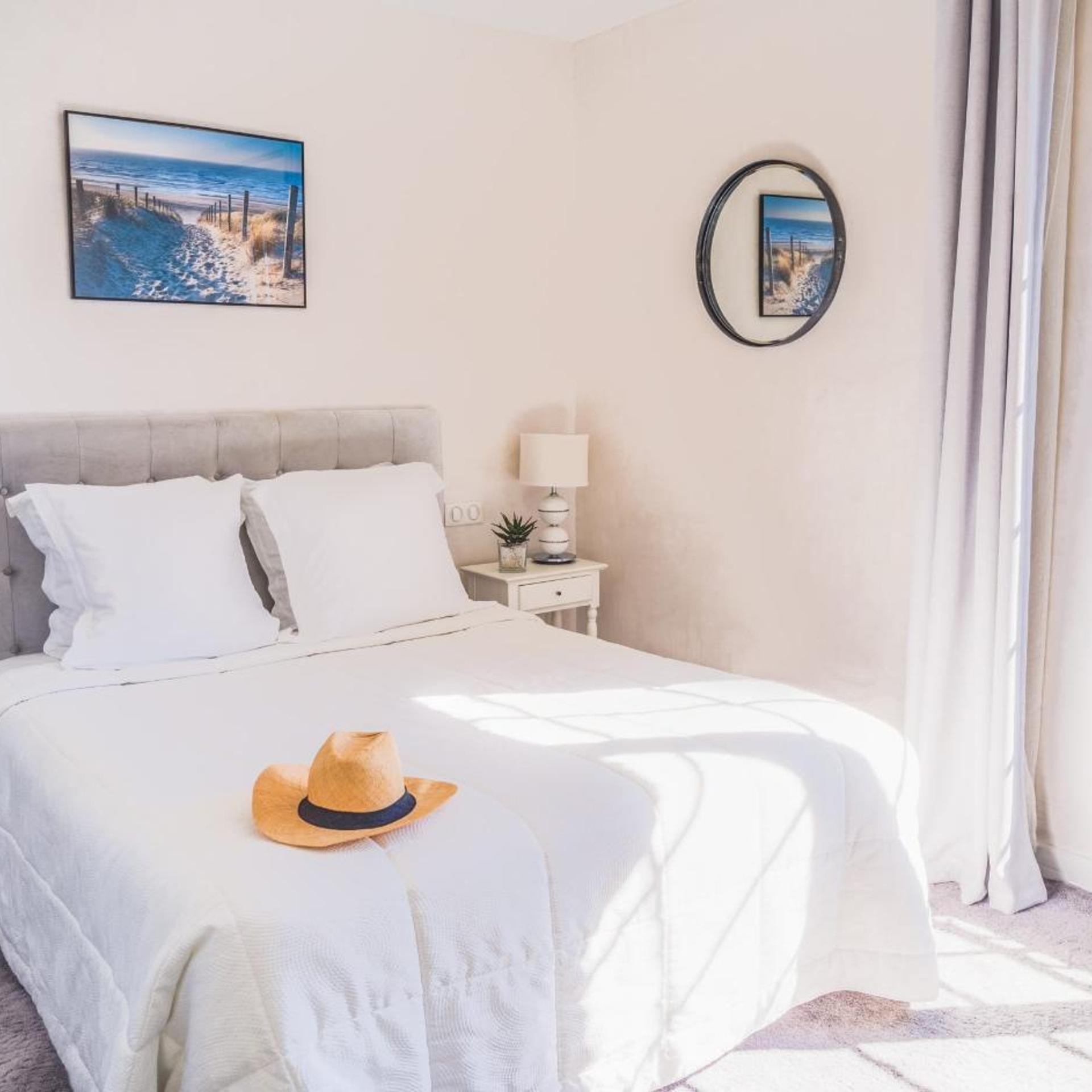 Standard, Double Bed, LA BASTIDE DE TOURTOUR HOTEL & SPA 2/5