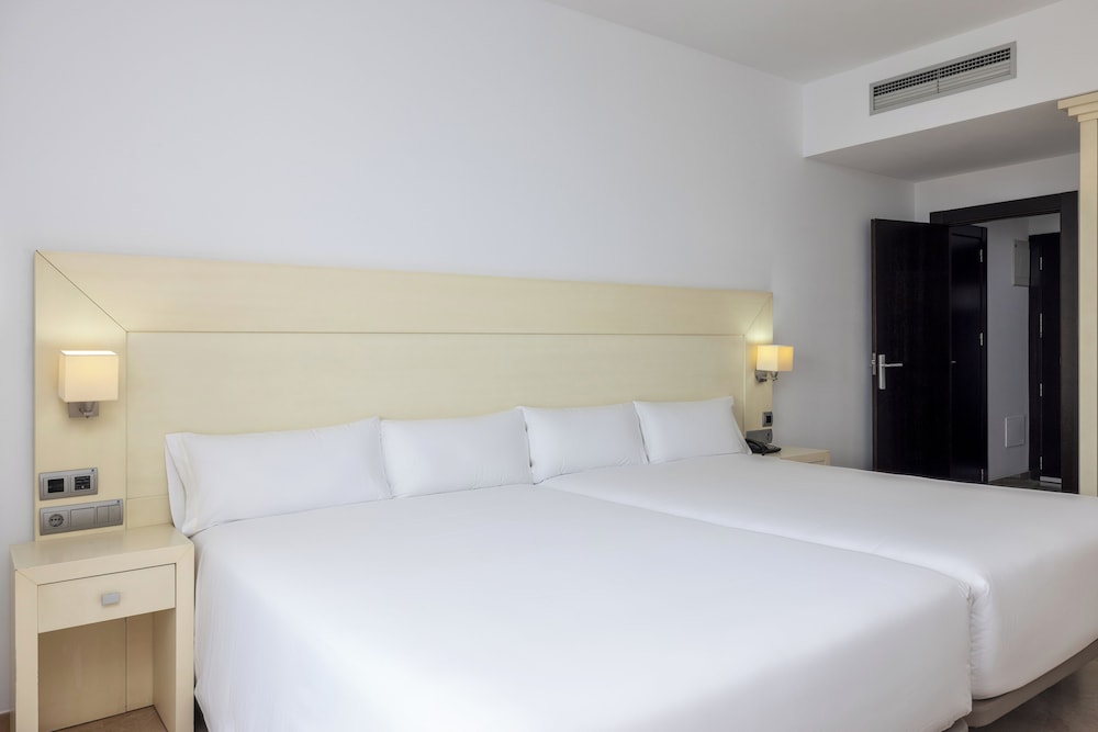 Senator Aguilas Hotel 10/49