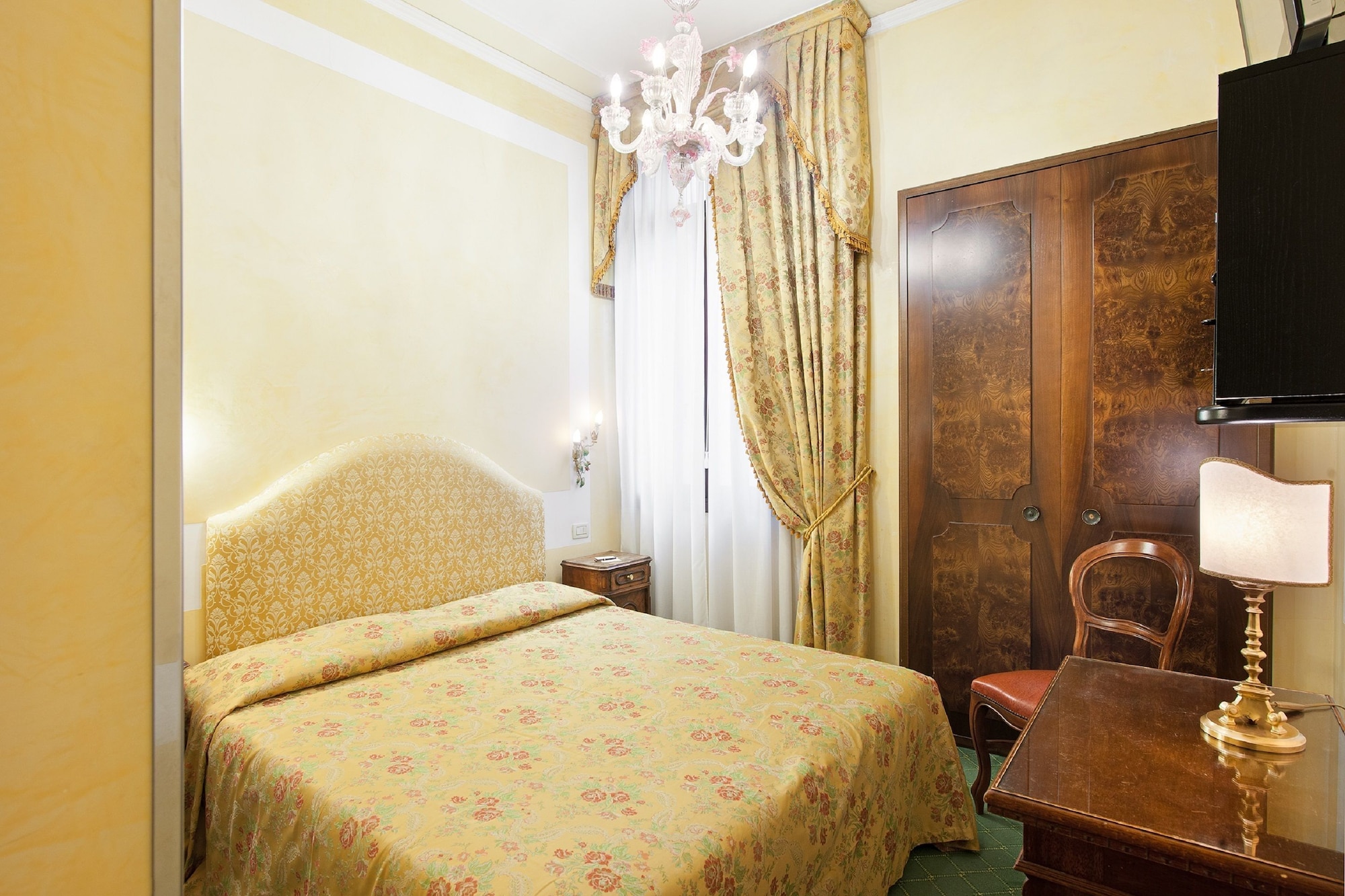 STANDARD, DOUBLE OR TWIN BED