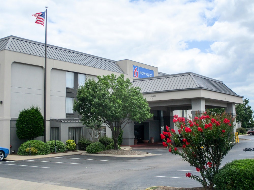 Wingate by Wyndham Conway, AR 6/52