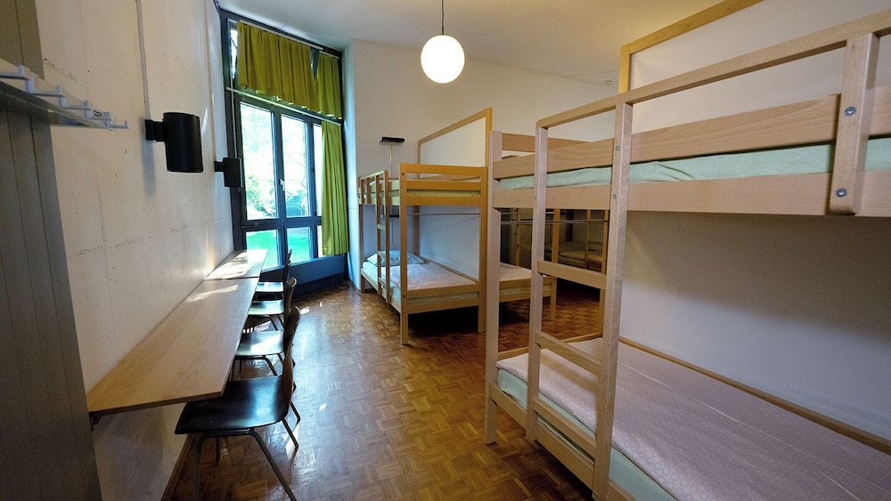 FEMALE DORM, 20 BEDS, SHARED BATHROOM